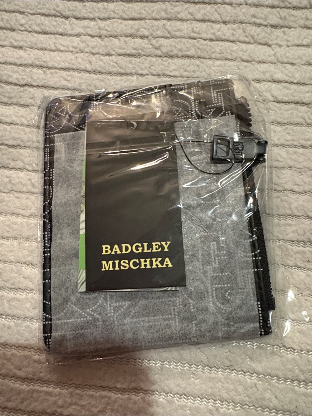 Badgley Mischka Men’s Gray and Black Zip Pouch